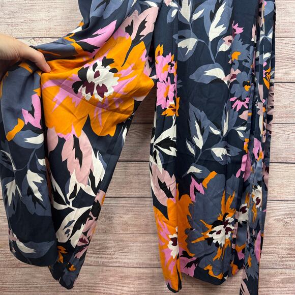 H&M Floral Cropped Jumpsuit W/ V-neck - Picture 6 of 7